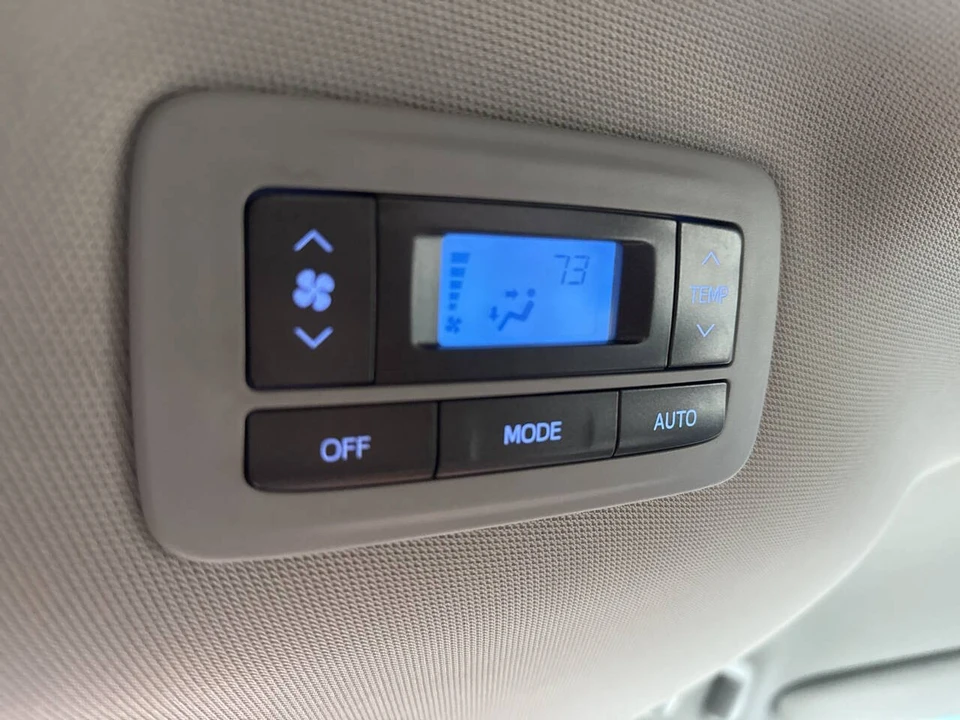 2015 Toyota Sienna 3rd Gen - Image 18 of 21