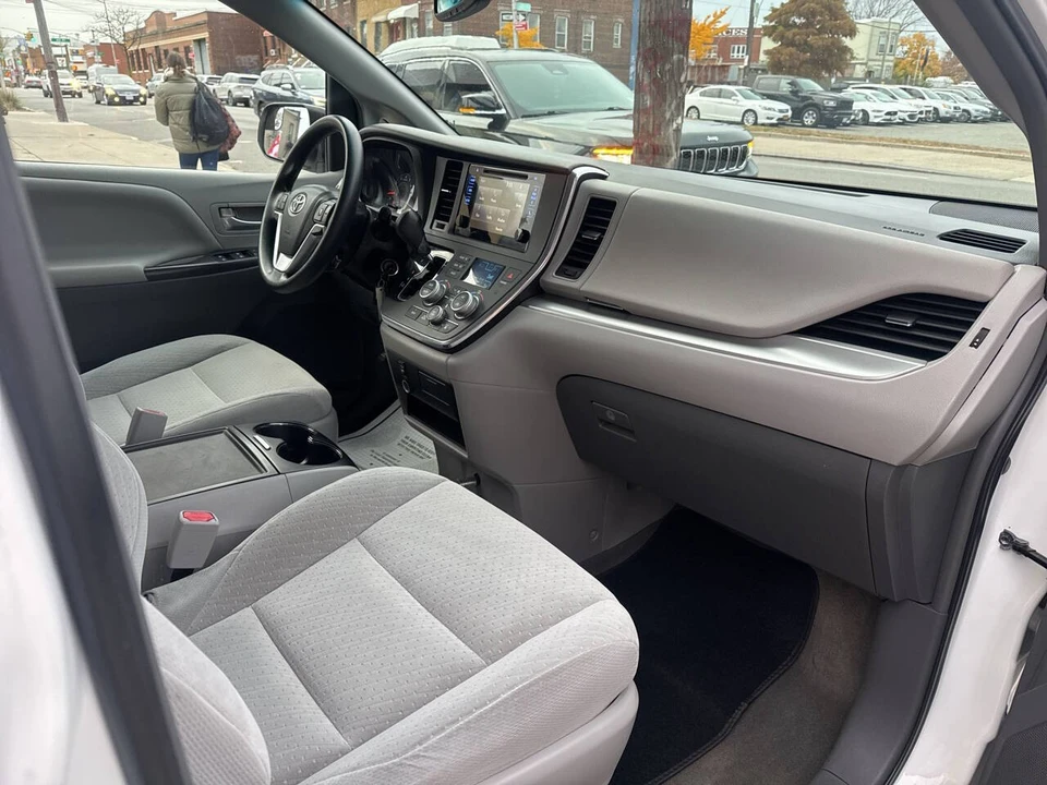 2015 Toyota Sienna 3rd Gen - Image 13 of 21