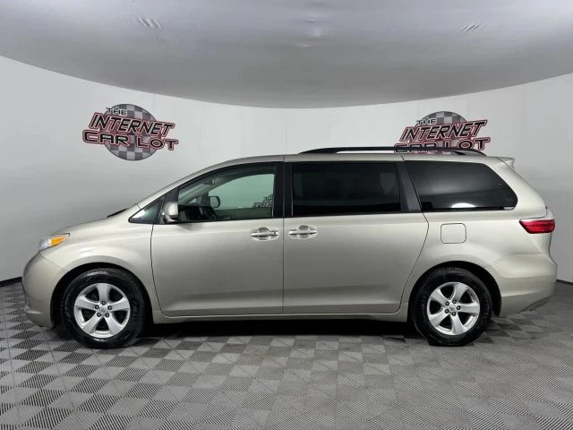 2015 Toyota Sienna 3rd Gen - Image 4 of 12