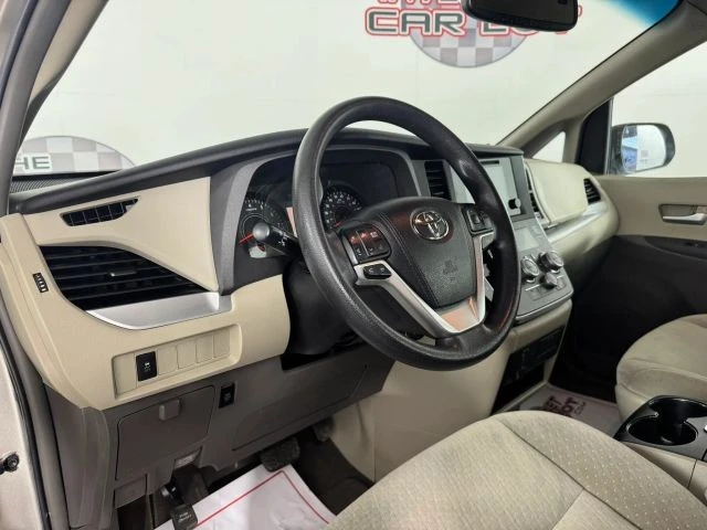 2015 Toyota Sienna 3rd Gen - Image 10 of 12