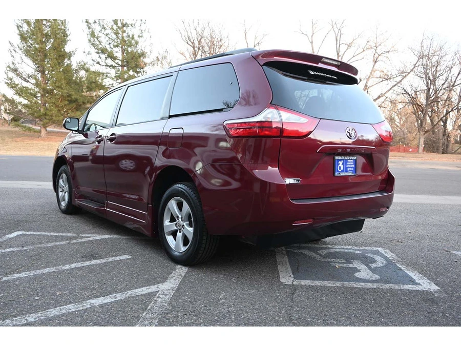 2015 Toyota Sienna 2nd Gen - Image 8 of 12