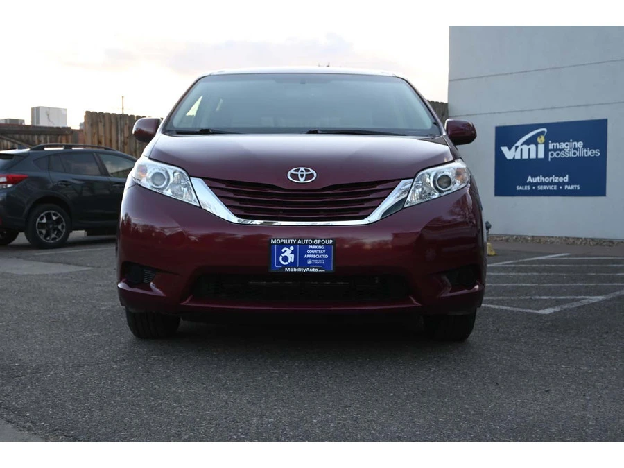 2015 Toyota Sienna 2nd Gen - Image 4 of 12