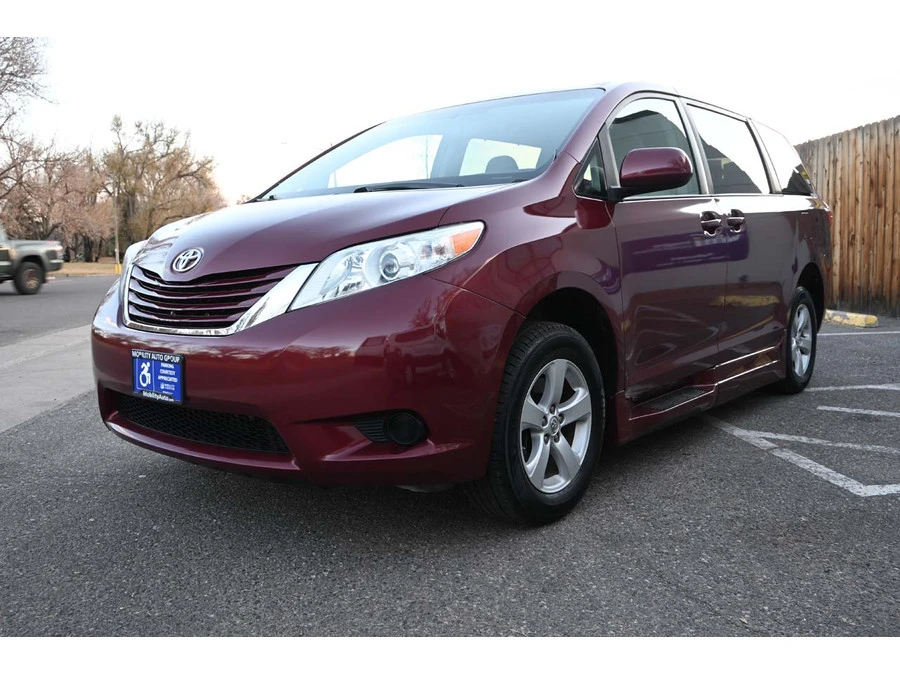 2015 Toyota Sienna 2nd Gen - Image 10 of 12