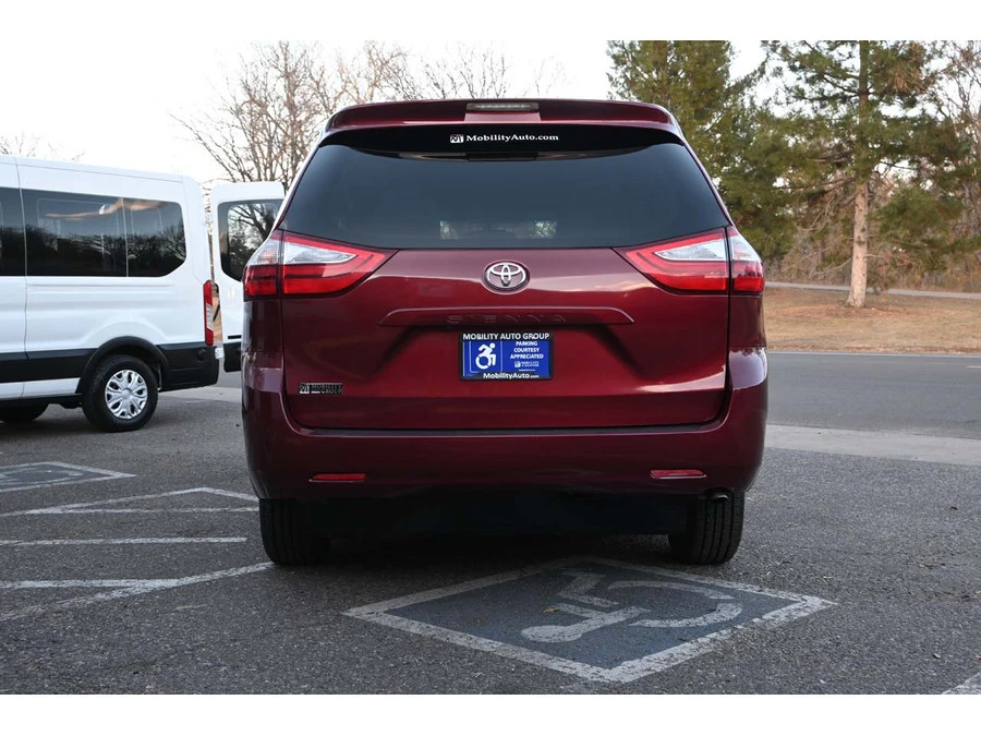 2015 Toyota Sienna 2nd Gen - Image 7 of 12