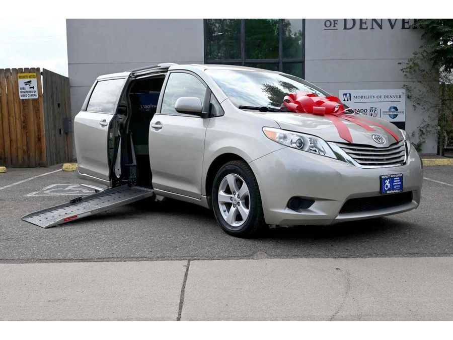2015 Toyota Sienna 3rd Gen - Image 2 of 21