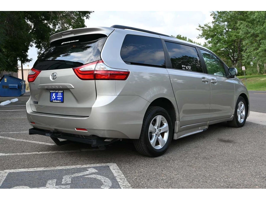 2015 Toyota Sienna 3rd Gen - Image 6 of 21