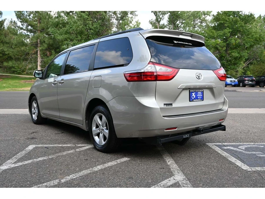 2015 Toyota Sienna 3rd Gen - Image 8 of 21