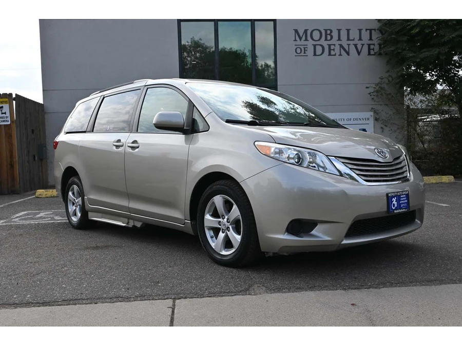 2015 Toyota Sienna 3rd Gen - Image 3 of 21