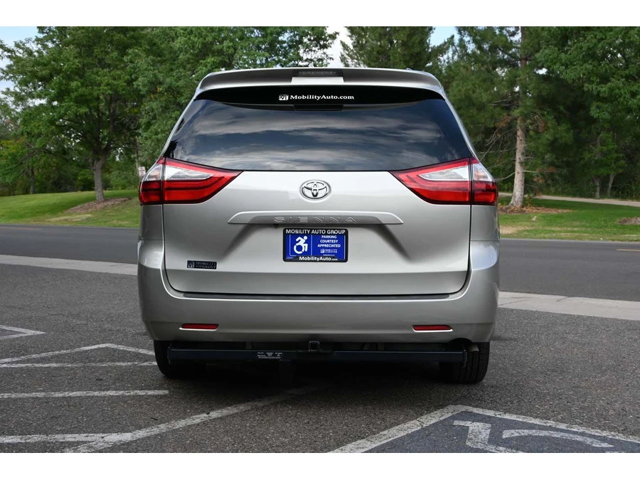 2015 Toyota Sienna 3rd Gen - Image 7 of 21