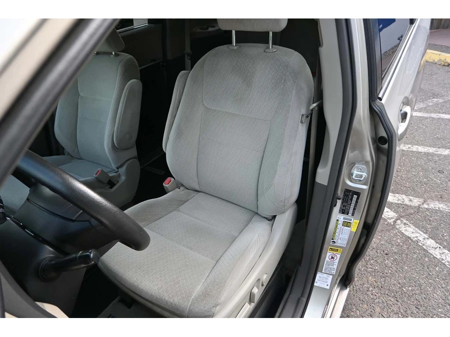 2015 Toyota Sienna 3rd Gen - Image 14 of 21