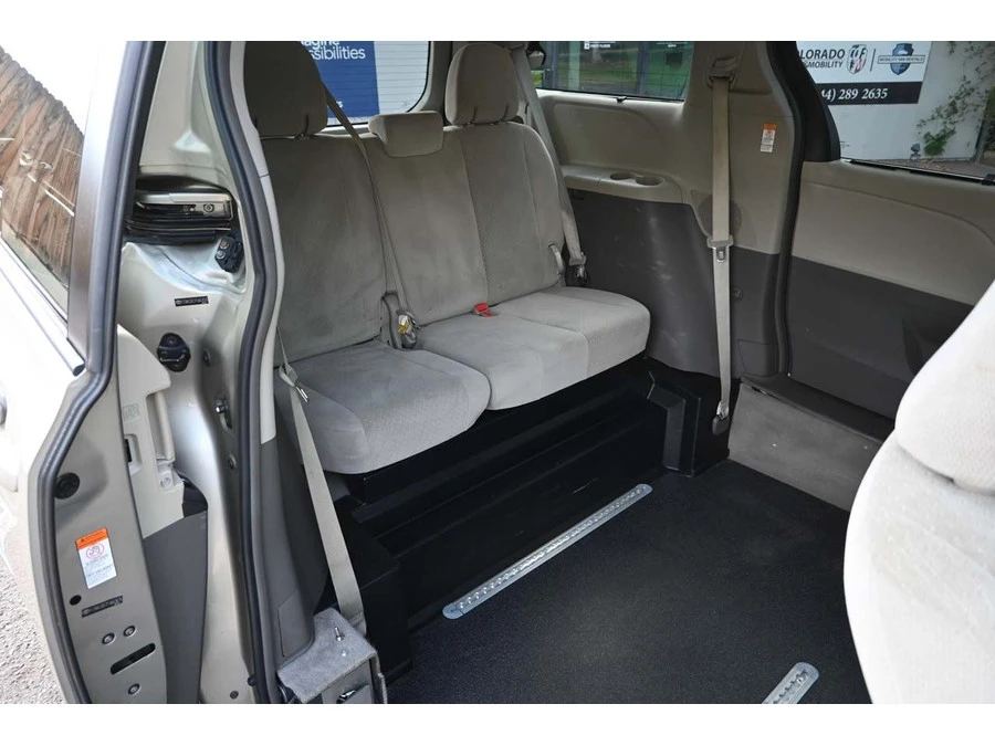2015 Toyota Sienna 3rd Gen - Image 18 of 21