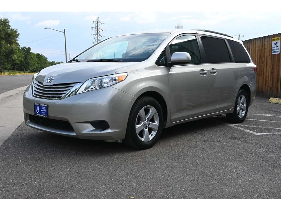 2015 Toyota Sienna 3rd Gen - Image 10 of 21