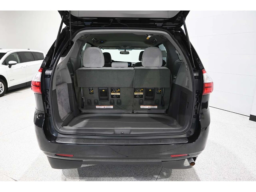 2015 Toyota Sienna 3rd Gen - Image 28 of 31