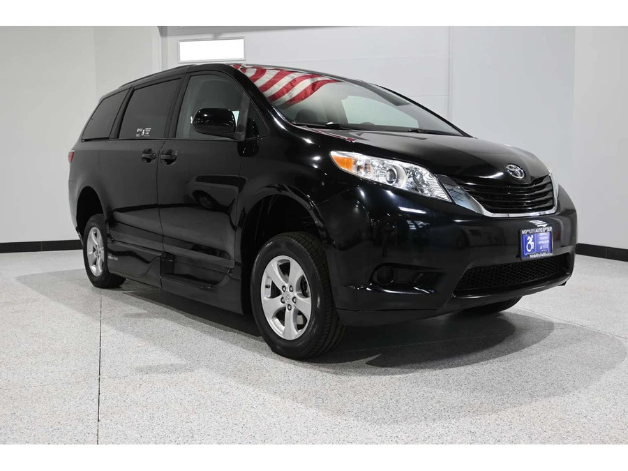 2015 Toyota Sienna 3rd Gen - Image 3 of 31