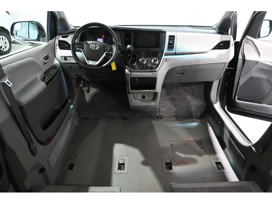 2015 Toyota Sienna 3rd Gen - Image 21 of 31