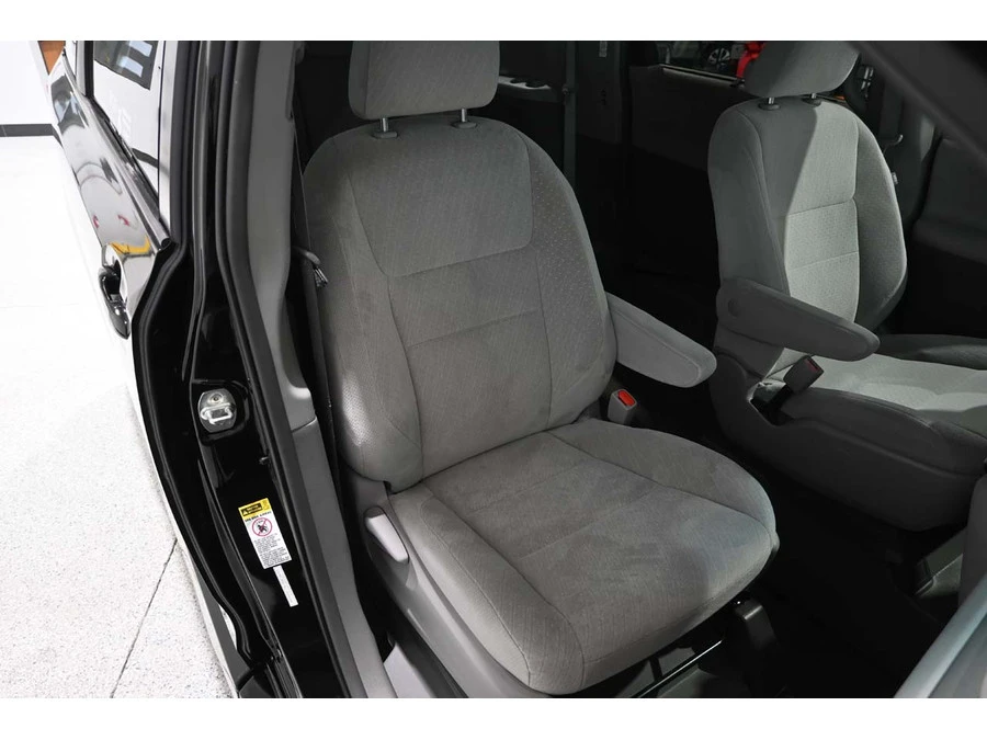 2015 Toyota Sienna 3rd Gen - Image 16 of 31