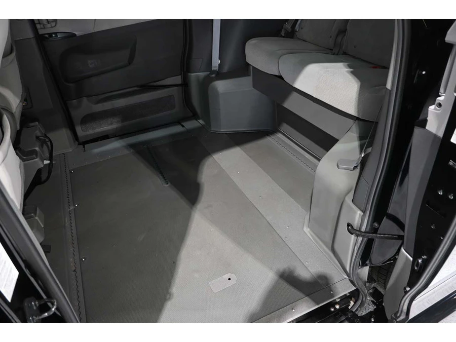 2015 Toyota Sienna 3rd Gen - Image 31 of 31