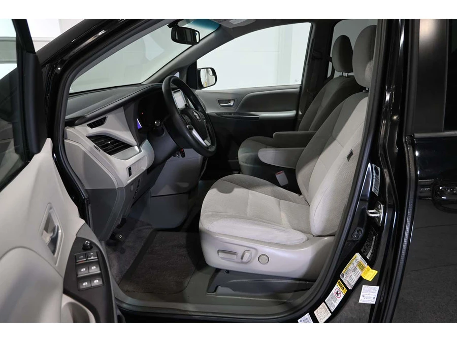 2015 Toyota Sienna 3rd Gen - Image 13 of 21