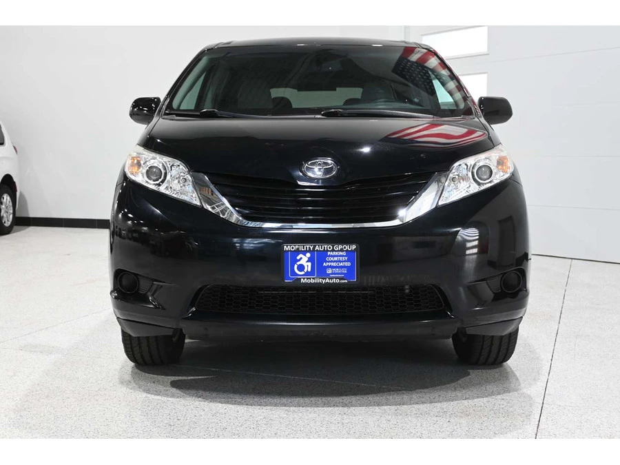 2015 Toyota Sienna 3rd Gen - Image 4 of 21
