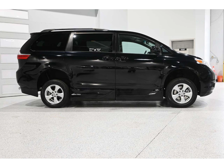 2015 Toyota Sienna 3rd Gen - Image 5 of 21