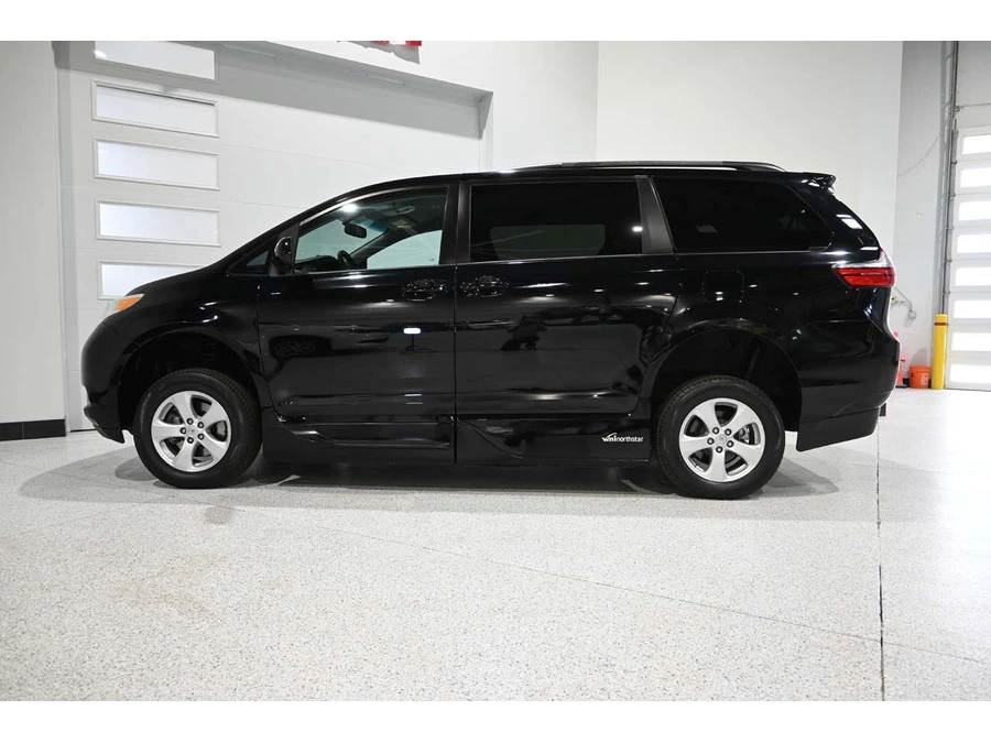 2015 Toyota Sienna 3rd Gen - Image 9 of 31