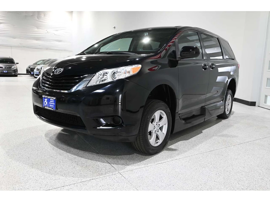 2015 Toyota Sienna 3rd Gen - Image 10 of 31