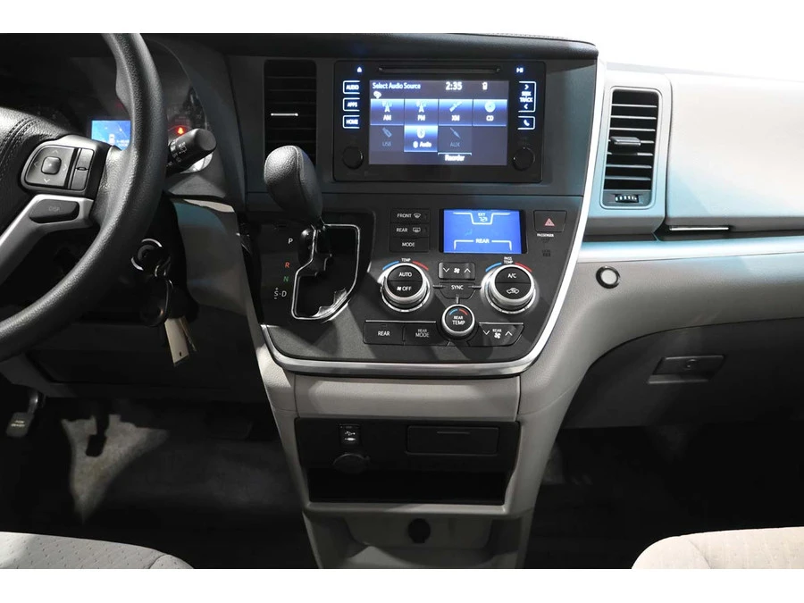 2015 Toyota Sienna 3rd Gen - Image 26 of 31