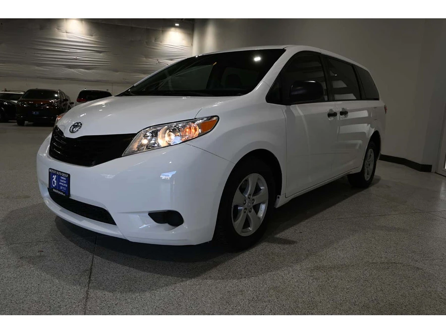 2015 Toyota Sienna 3rd Gen - Image 10 of 12