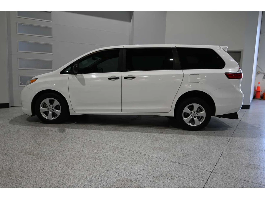 2015 Toyota Sienna 3rd Gen - Image 9 of 12