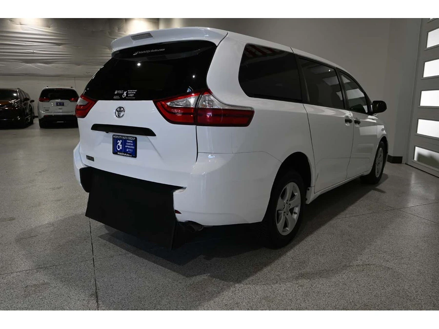 2015 Toyota Sienna 3rd Gen - Image 6 of 12