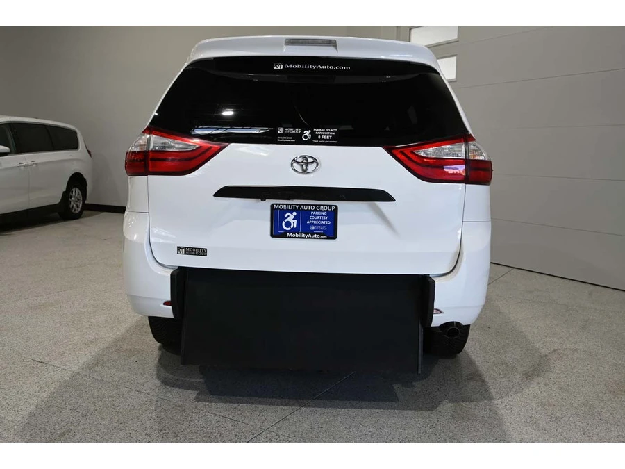 2015 Toyota Sienna 3rd Gen - Image 8 of 12