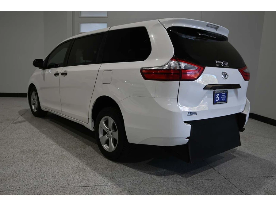 2015 Toyota Sienna 3rd Gen - Image 7 of 12