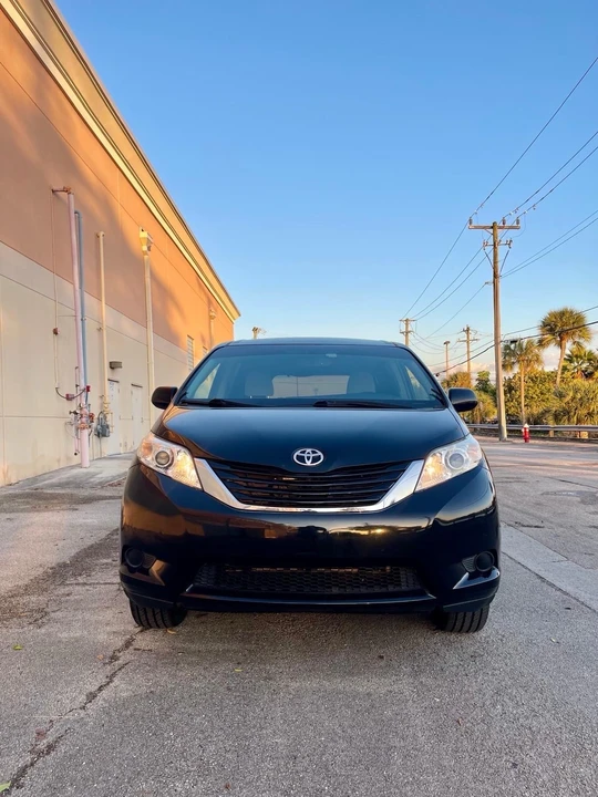 2015 Toyota Sienna 2nd Gen - Image 3 of 21
