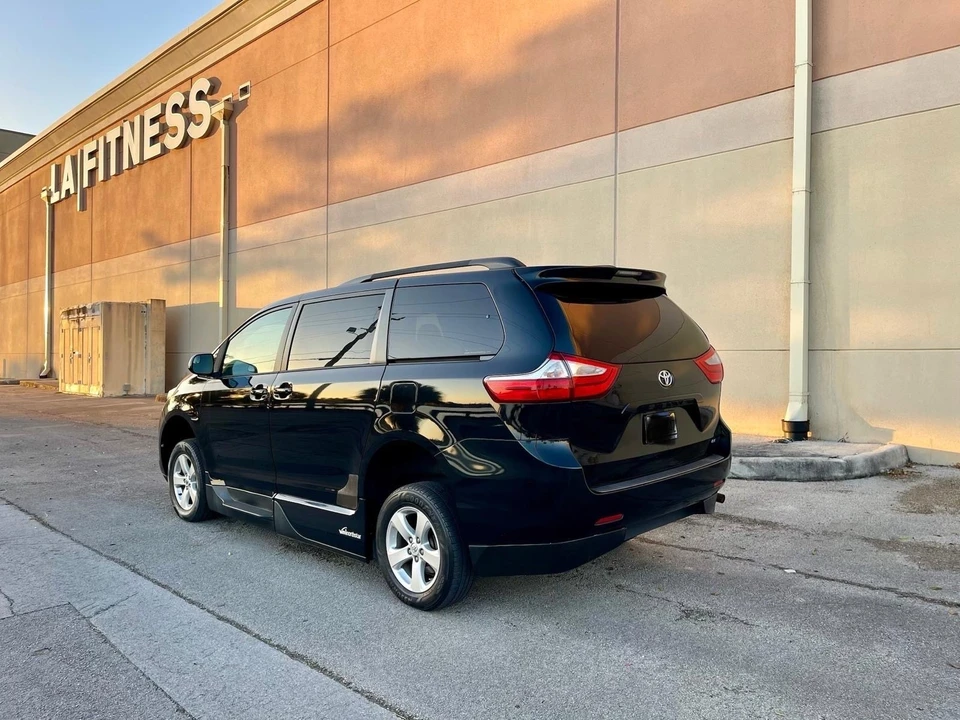 2015 Toyota Sienna 2nd Gen - Image 12 of 21