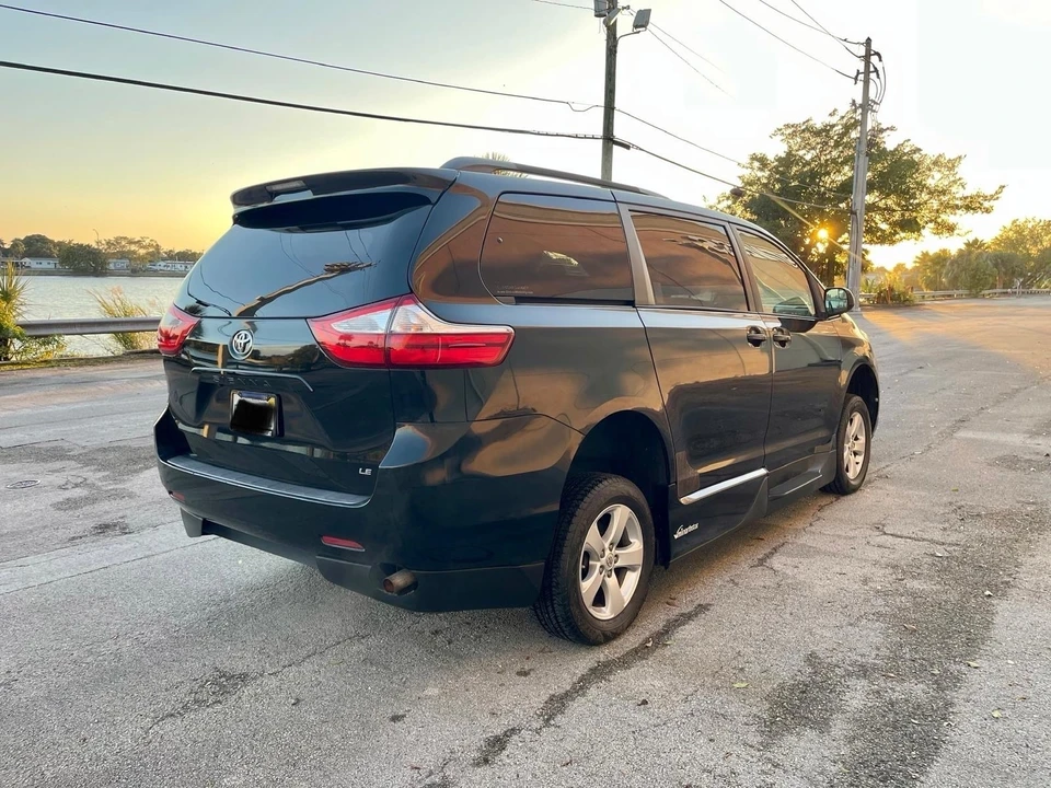 2015 Toyota Sienna 2nd Gen - Image 11 of 21