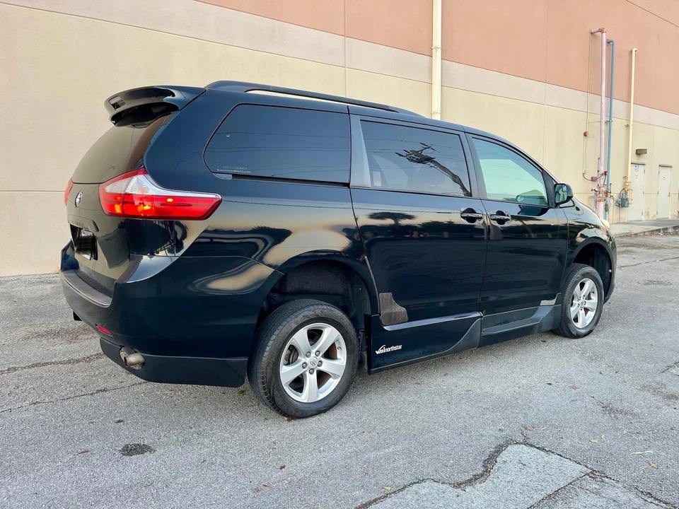 2015 Toyota Sienna 2nd Gen - Image 15 of 21
