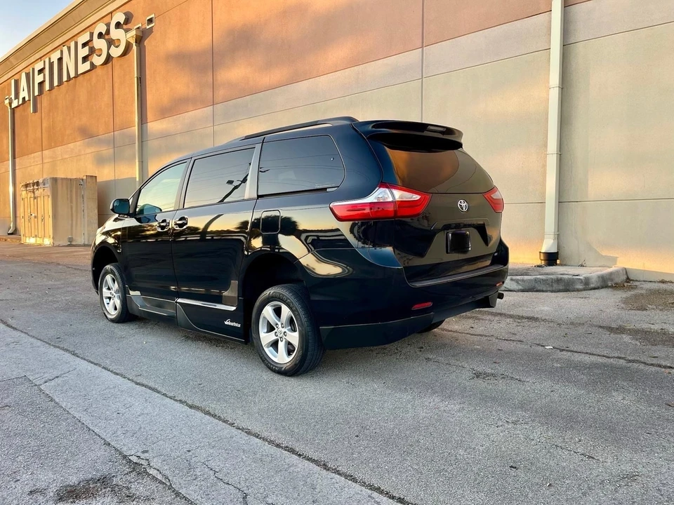 2015 Toyota Sienna 2nd Gen - Image 8 of 21