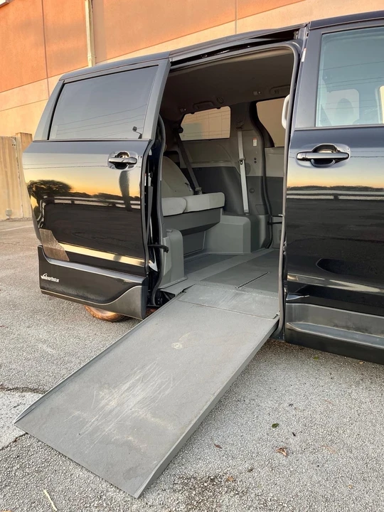 2015 Toyota Sienna 2nd Gen - Image 17 of 21