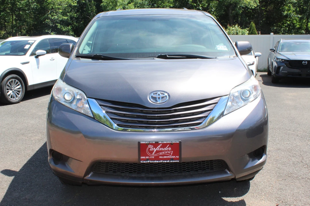 2015 Toyota Sienna 3rd Gen - Image 6 of 31