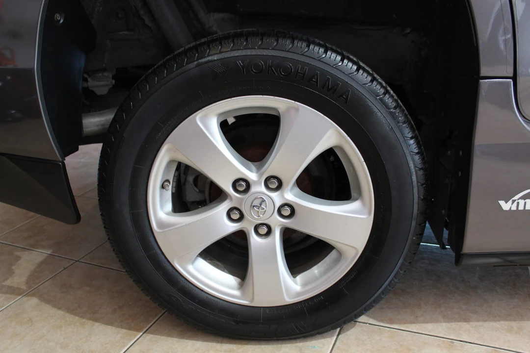 2015 Toyota Sienna 3rd Gen - Image 25 of 31