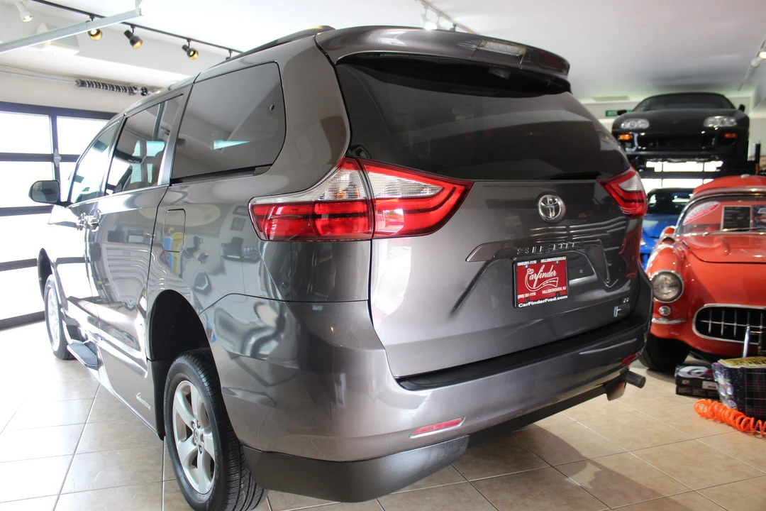 2015 Toyota Sienna 3rd Gen - Image 14 of 31