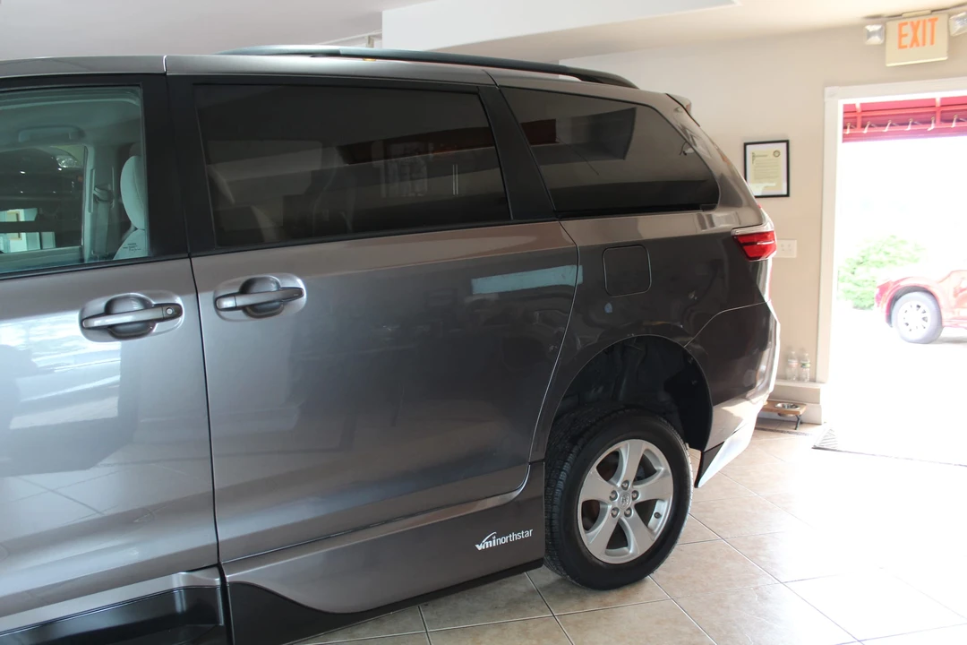 2015 Toyota Sienna 3rd Gen - Image 20 of 31