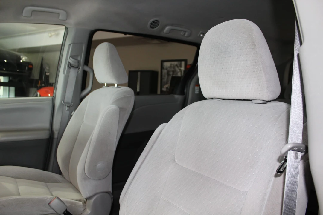 2015 Toyota Sienna 3rd Gen - Image 28 of 31