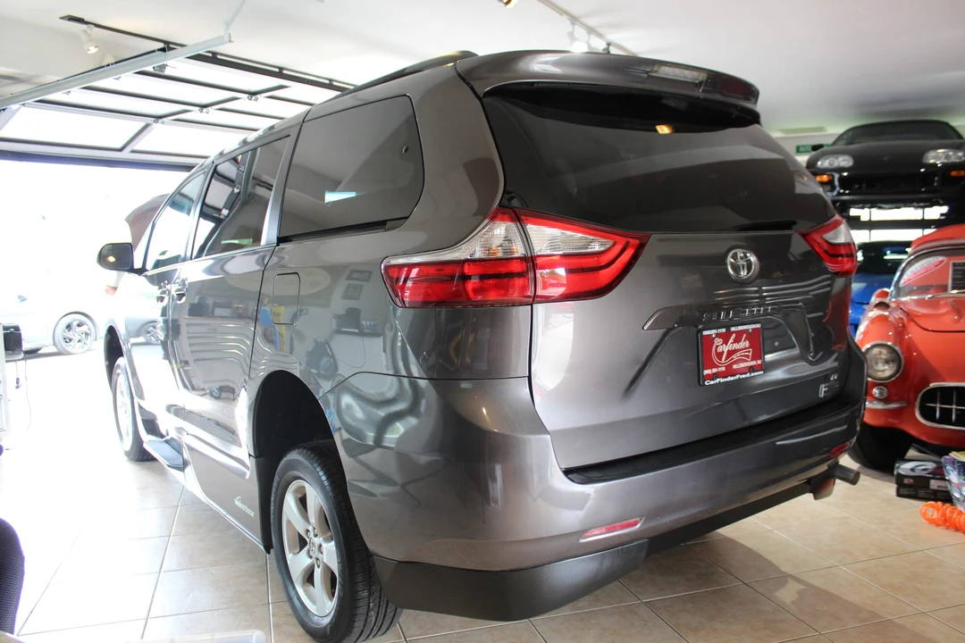 2015 Toyota Sienna 3rd Gen - Image 13 of 31