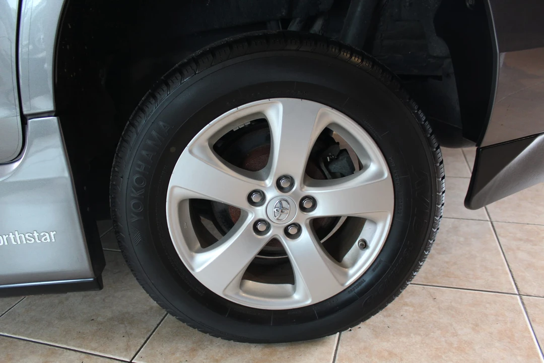 2015 Toyota Sienna 3rd Gen - Image 24 of 31
