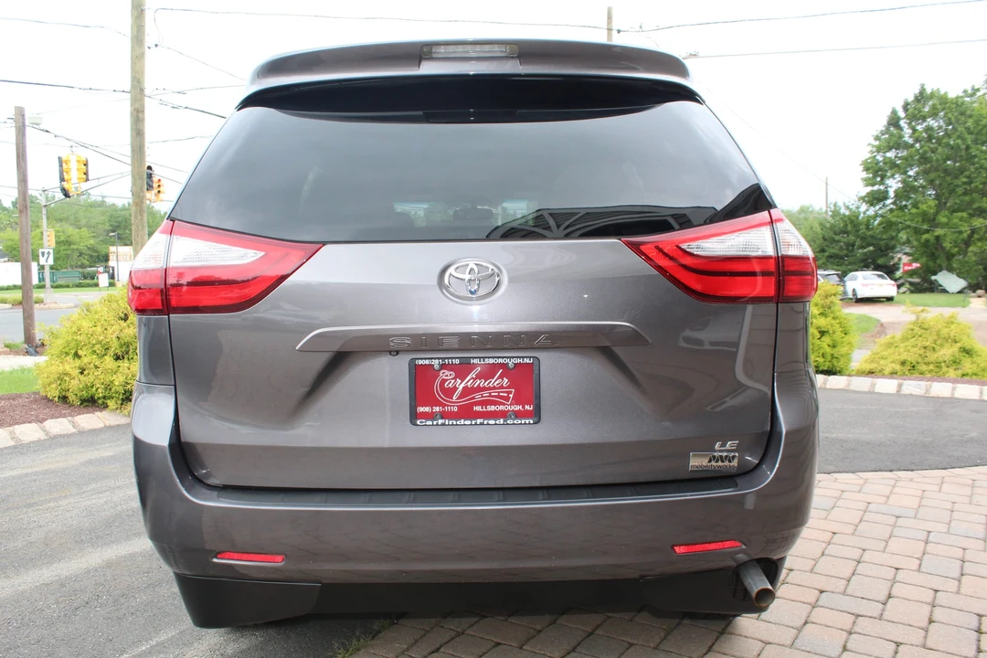2015 Toyota Sienna 3rd Gen - Image 12 of 31