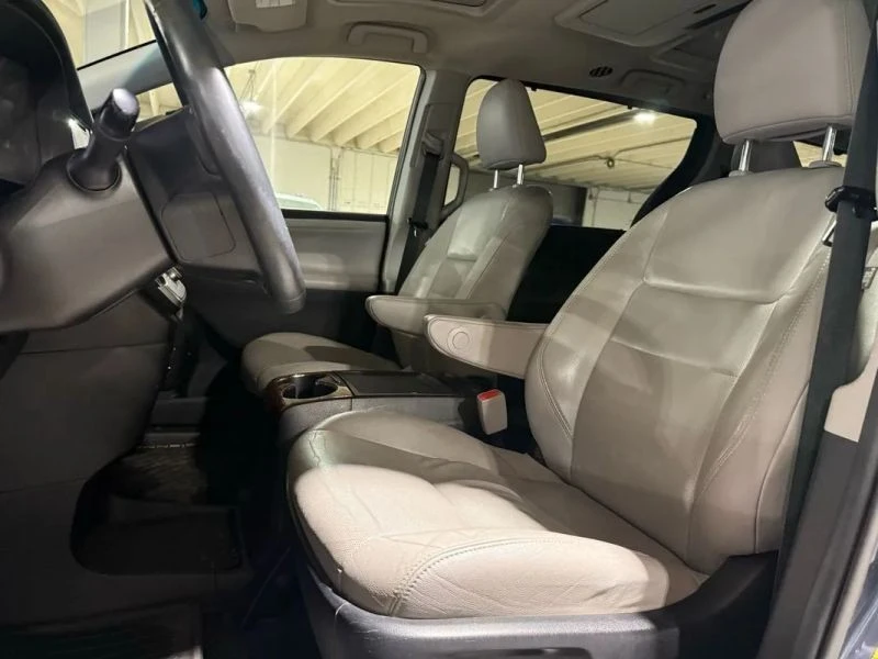 2015 Toyota Sienna 3rd Gen - Image 9 of 12
