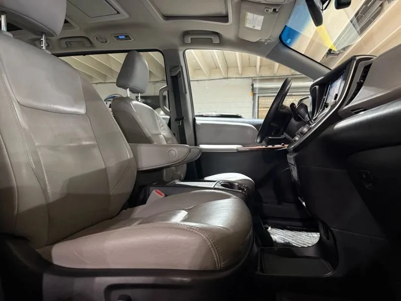 2015 Toyota Sienna 3rd Gen - Image 10 of 12
