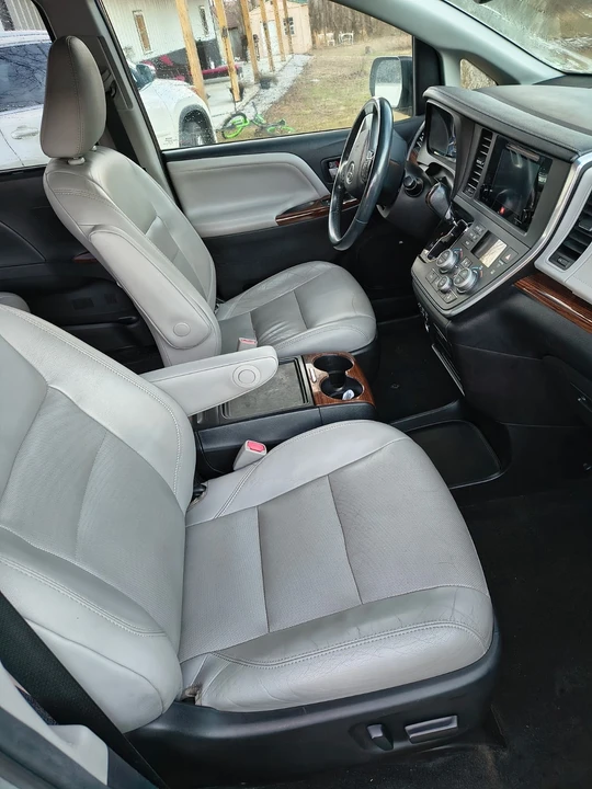 2015 Toyota Sienna 3rd Gen - Image 16 of 20