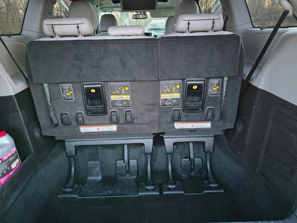 2015 Toyota Sienna 3rd Gen - Image 8 of 20